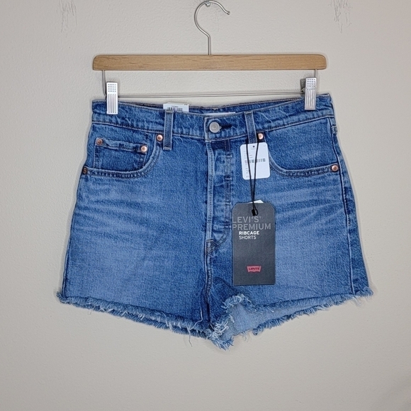 Levi's Pants - NWT Levi's | Super High Rise Frayed Hem Ribcage Shorts Size 29